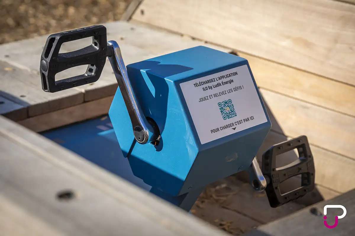 Pédalier avec borne de recharge smartphone sur mesure